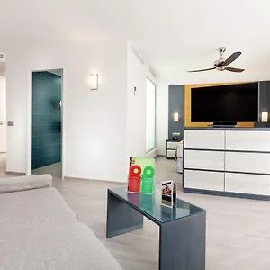 https://riu-vistamar-amadores.in-canary-islands.com