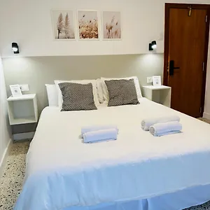 Guest house Hostal Y Apartamento Moli De Mar